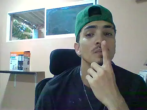 Snapshot of jeremy_scott chatting on October 27, 2025, 10:11 pm jeremy scott online show from October 27, 2025, 10:11 pm