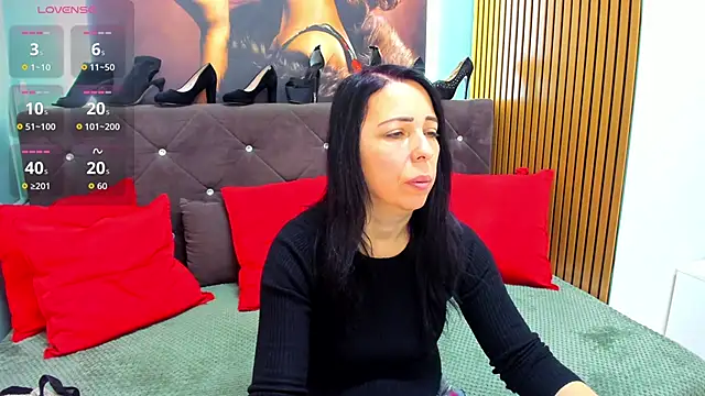 Snapshot of LauraSin chatting on February 12, 2026, 5:18 am LauraSin online show from February 12, 2026, 5:18 am