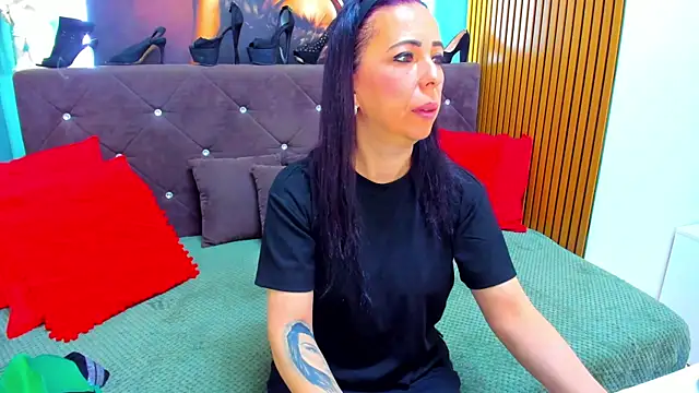 LauraSin online show from April 28, 2026, 3:22 am