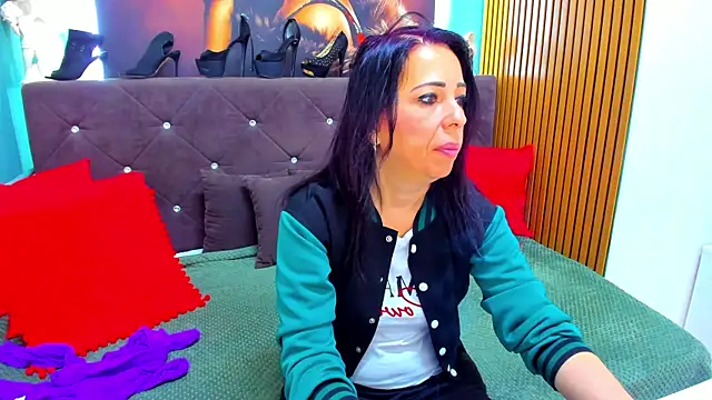 LauraSin online show from May 14, 2026, 3:36 am