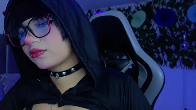Snapshot of Kitty_Gang chatting on May 5, 2026, 1:41 am Kitty Gang online show from May 5, 2026, 1:41 am