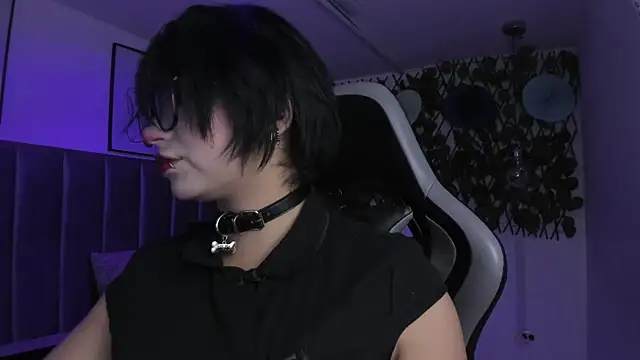 Snapshot of Kitty_Gang chatting on May 13, 2026, 1:23 am Kitty Gang online show from May 13, 2026, 1:23 am