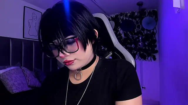 Snapshot of Kitty_Gang chatting on May 1, 2026, 1:21 am Kitty Gang online show from May 1, 2026, 1:21 am