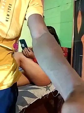 Snapshot of indiancouple09 chatting on March 1, 2025, 4:33 pm indiancouple09 online show from March 1, 2025, 4:33 pm