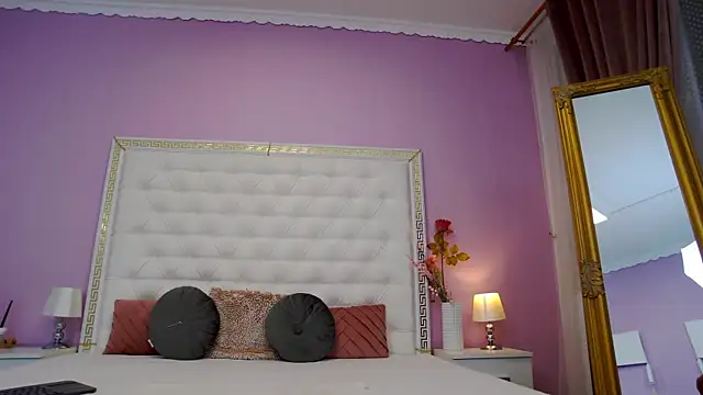 Lenna Paul online show from October 30, 2025, 5:06 am