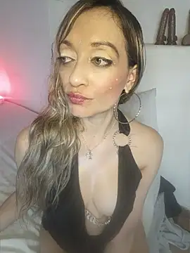 Snapshot of emma_collson chatting on April 9, 2026, 2:35 am emma collson online show from April 9, 2026, 2:35 am