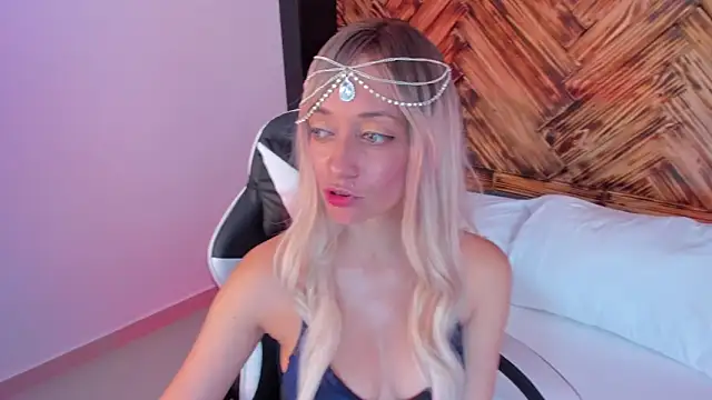 Snapshot of emma_collson chatting on November 10, 2025, 4:23 pm emma collson online show from November 10, 2025, 4:23 pm