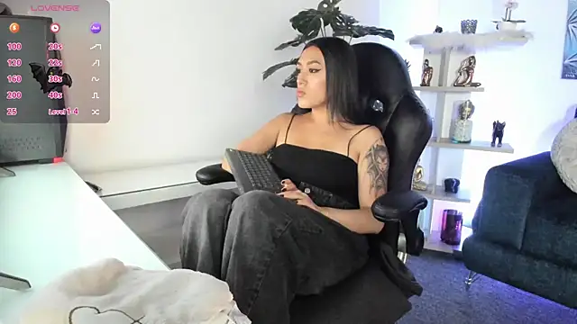 Snapshot of BaphyBaby chatting on November 7, 2025, 7:18 pm BaphyBaby online show from November 7, 2025, 7:18 pm