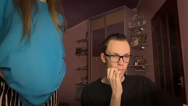 Snapshot of Alex17am chatting on February 5, 2026, 6:37 pm Alex17am online show from February 5, 2026, 6:37 pm