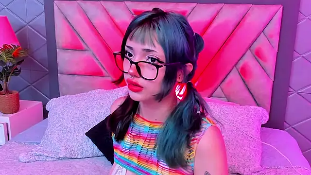 Snapshot of DogirlyWoof chatting on February 8, 2025, 7:48 am DogirlyWoof online show from February 8, 2025, 7:48 am