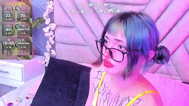 Snapshot of DogirlyWoof chatting on February 12, 2025, 5:05 am DogirlyWoof online show from February 12, 2025, 5:05 am