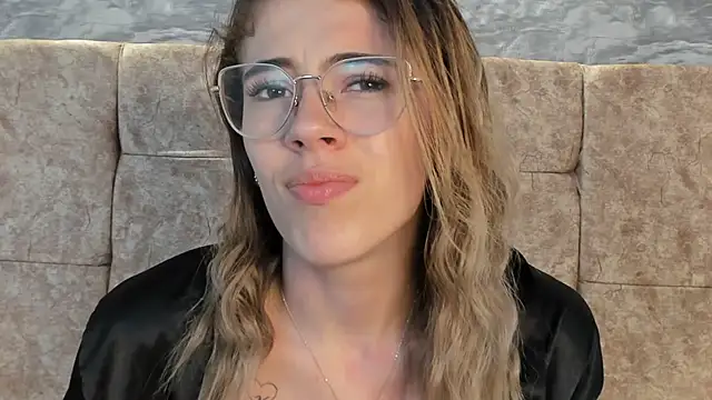 Snapshot of yulievans chatting on March 8, 2025, 11:39 pm yulievans online show from March 8, 2025, 11:39 pm