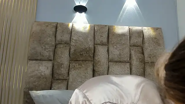 Snapshot of yulievans chatting on February 22, 2025, 10:09 pm yulievans online show from February 22, 2025, 10:09 pm