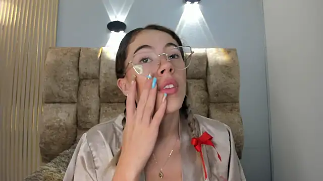 Snapshot of yulievans chatting on March 5, 2025, 8:10 am yulievans online show from March 5, 2025, 8:10 am