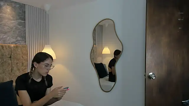 Snapshot of yulievans chatting on March 9, 2025, 2:39 am yulievans online show from March 9, 2025, 2:39 am