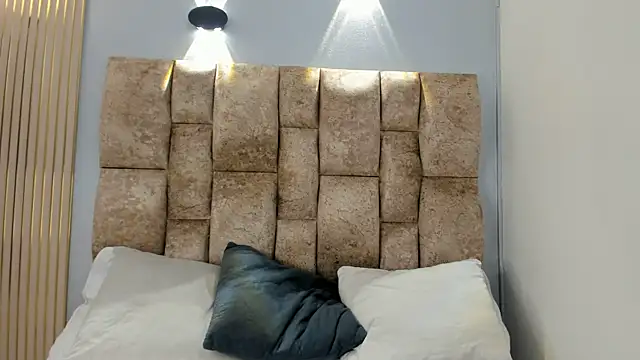 Snapshot of yulievans chatting on February 7, 2025, 2:15 pm yulievans online show from February 7, 2025, 2:15 pm