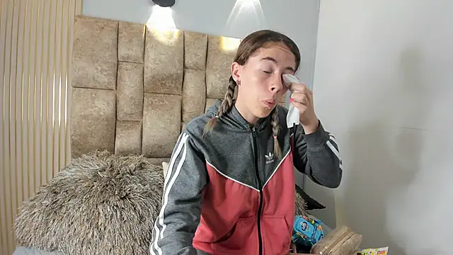 Snapshot of yulievans chatting on March 6, 2025, 12:09 pm yulievans online show from March 6, 2025, 12:09 pm