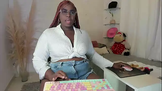 Snapshot of Leslie_browm chatting on June 4, 2026, 9:03 am Leslie browm online show from June 4, 2026, 9:03 am