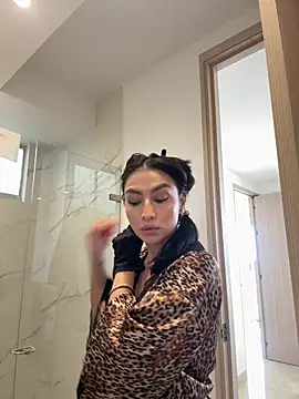 Gia Ferh online show from April 18, 2026, 8:31 pm