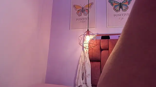 kristakinnky online show from March 23, 2026, 12:05 pm