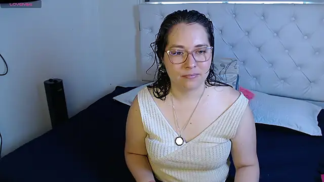 May Carlier online show from February 9, 2026, 10:08 pm