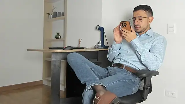 Snapshot of pablo-rincon95 chatting on March 2, 2025, 12:14 pm pablo-rincon95 online show from March 2, 2025, 12:14 pm