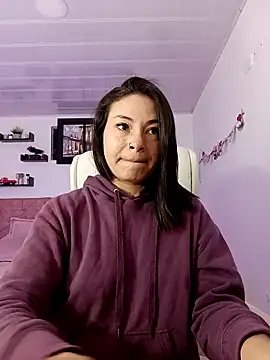 Snapshot of emmaroxi chatting on February 18, 2025, 1:33 pm emmaroxi online show from February 18, 2025, 1:33 pm