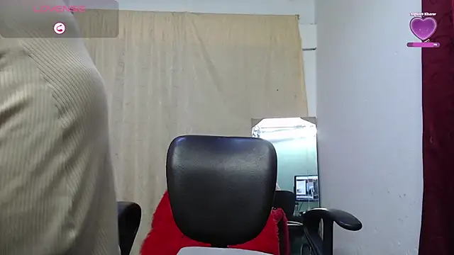 Snapshot of Aranza-Queen chatting on April 19, 2026, 12:39 pm Aranza-Queen online show from April 19, 2026, 12:39 pm