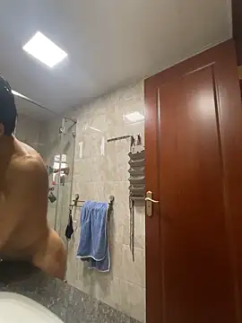 hkwildguy online show from May 19, 2026, 1:56 am