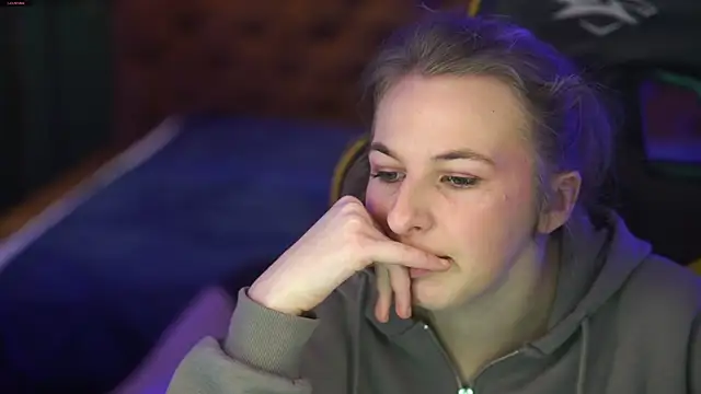 Snapshot of Inessa_Song chatting on March 2, 2025, 1:42 pm Inessa Song online show from March 2, 2025, 1:42 pm