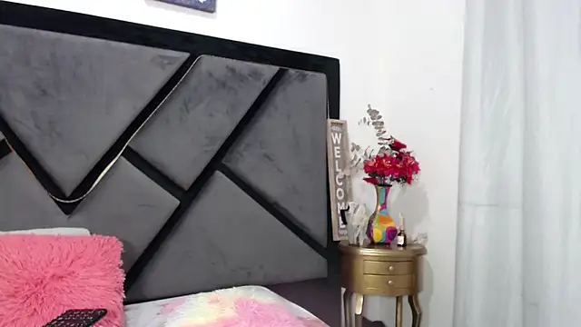 Snapshot of GabrielaDurann chatting on March 6, 2025, 1:35 pm GabrielaDurann online show from March 6, 2025, 1:35 pm