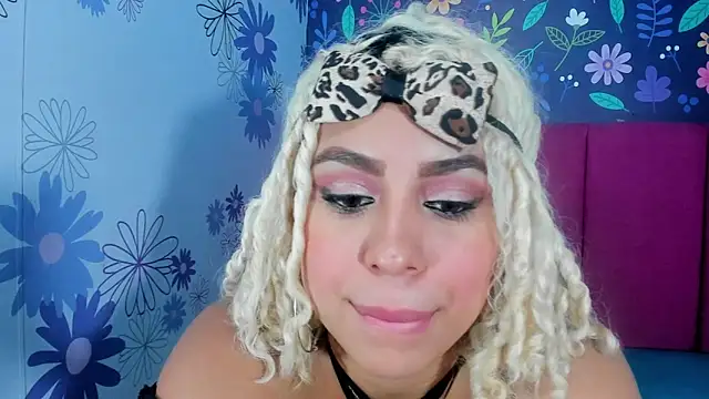 Lucy White   online show from October 17, 2025, 8:54 pm