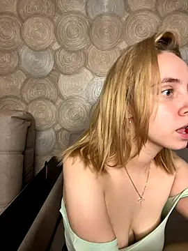 Kitty Katrine online show from October 28, 2025, 12:04 pm