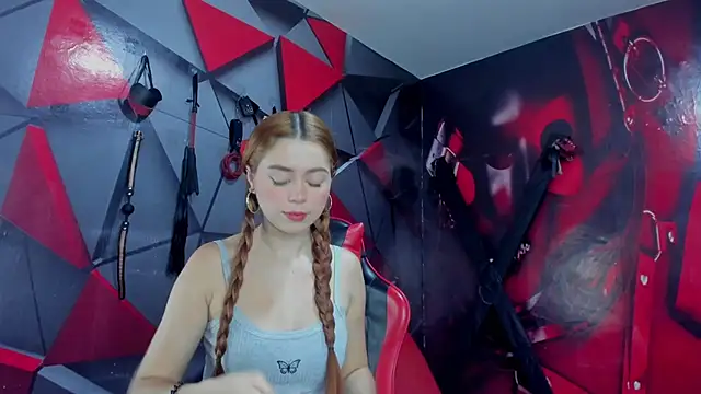 Hana and Zeta online show from December 14, 2025, 12:22 pm