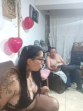 Snapshot of ZuriandAlex chatting on September 21, 2025, 1:33 am ZuriandAlex online show from September 21, 2025, 1:33 am