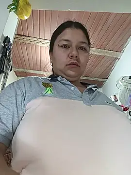 Snapshot of ZuriandAlex chatting on February 1, 2026, 10:46 am ZuriandAlex online show from February 1, 2026, 10:46 am