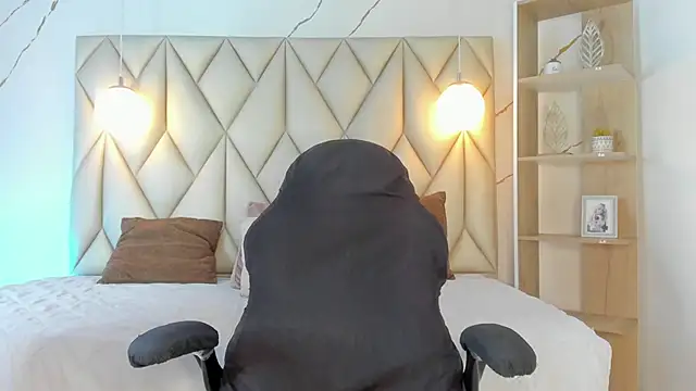 angelswets online show from November 30, 2025, 12:06 pm