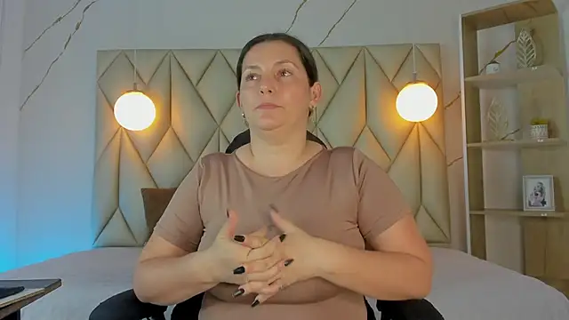 Snapshot of angelswets chatting on November 23, 2025, 1:43 pm angelswets online show from November 23, 2025, 1:43 pm