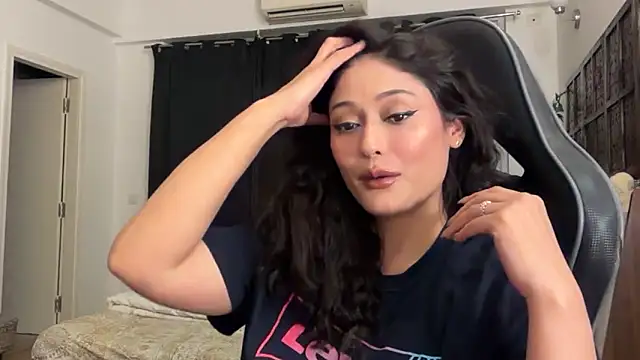 Snapshot of GoddessAnna chatting on March 10, 2026, 5:28 pm GoddessAnna online show from March 10, 2026, 5:28 pm