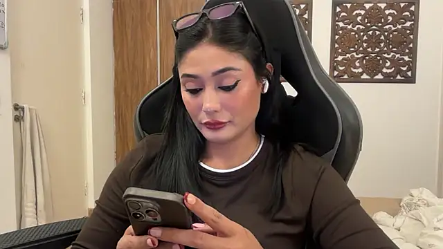 Snapshot of GoddessAnna chatting on December 20, 2025, 5:49 pm GoddessAnna online show from December 20, 2025, 5:49 pm