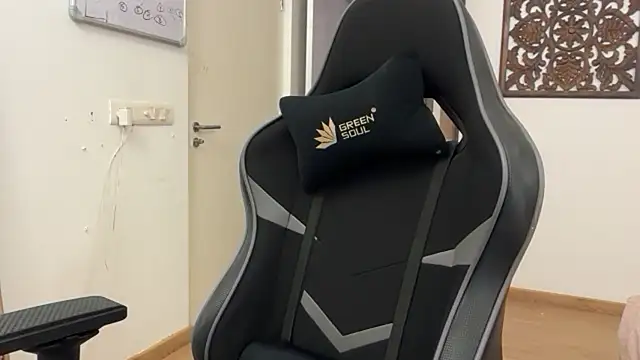 Snapshot of GoddessAnna chatting on December 1, 2025, 6:31 pm GoddessAnna online show from December 1, 2025, 6:31 pm