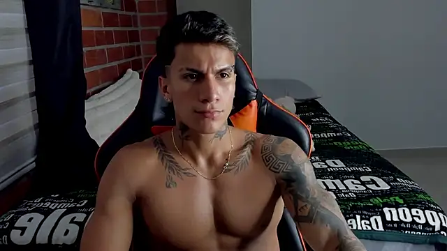 Snapshot of pettergrey1 chatting on November 4, 2025, 10:35 pm pettergrey1 online show from November 4, 2025, 10:35 pm