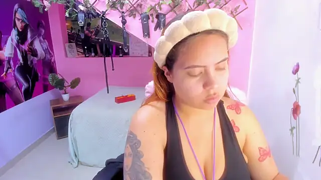 Snapshot of marcellaa303av chatting on November 6, 2025, 2:48 am marcellaa303av online show from November 6, 2025, 2:48 am