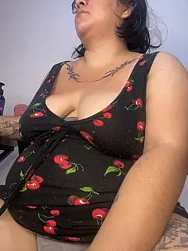 Snapshot of CinnamonCookiez chatting on October 18, 2025, 4:36 am CinnamonCookiez online show from October 18, 2025, 4:36 am