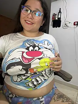 Snapshot of CinnamonCookiez chatting on December 25, 2024, 5:37 am CinnamonCookiez online show from December 25, 2024, 5:37 am