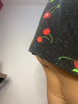 Snapshot of CinnamonCookiez chatting on November 23, 2025, 4:00 am CinnamonCookiez online show from November 23, 2025, 4:00 am