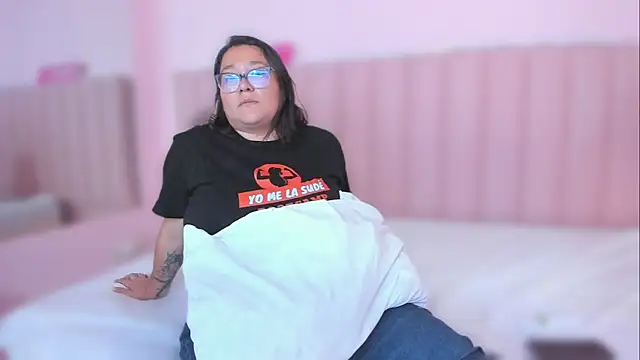 Snapshot of CinnamonCookiez chatting on March 16, 2025, 6:34 pm CinnamonCookiez online show from March 16, 2025, 6:34 pm