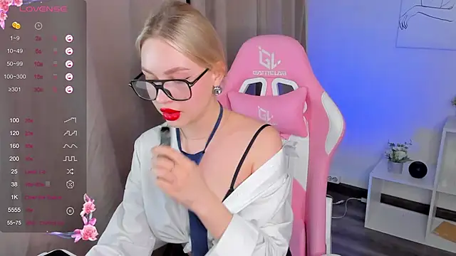 Carol  Cox online show from February 21, 2025, 11:32 pm