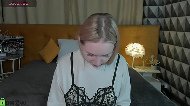 Carol  Cox online show from September 12, 2025, 12:55 am