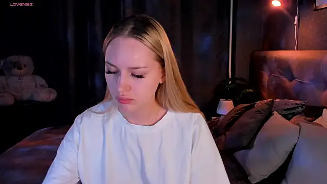 Carol  Cox online show from September 24, 2025, 11:43 pm